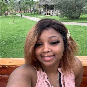 Meet your Posher, Crystal